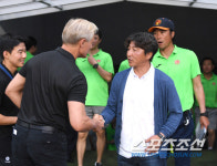 [포토] 송경섭, 안데르센 감독 반갑습니다