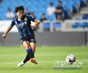 [포토] 후반 추가골 넣는 김동석