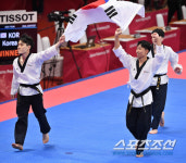 [포토] 태권도 품새 단체전 금메달 획득한 한국