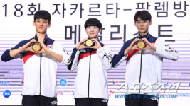 [포토] 이대훈-이다빈-김태훈 사랑 담은 금메달