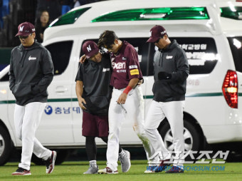 '어깨 부상' 이정후, 수술 불가피…잔여 경기 아웃