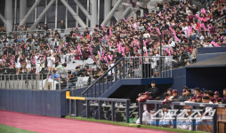 [포토] 프로야구 시범경기 찾은 많은 팬들