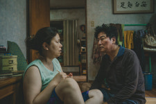 기생충 송강호X최우식X박소담X장혜진, 전원 백수 가족 스틸 공개