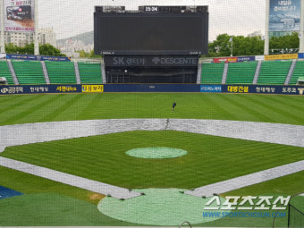 [SC현장속보]롯데-두산전 앞둔 잠실, 약한 비…경기 개최될까?