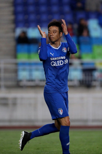 수원 캡틴 염기훈 팬들이 뽑은 4월 MVP...통산 7번째
