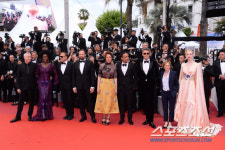 [SC칸] "축제는 시작됐다"…칸영화제, 짐 자무쉬 감독 좀비물로 포문 (종합)