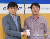 [포토] 전삼식 단장 배구인 골프대회 롱기스트 수상