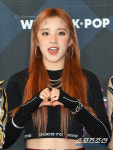 [포토] (여자)아이들 우기 상큼 하트 아래 탄탄 복근
