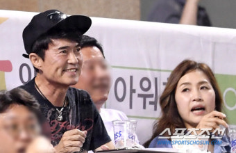 [포토] 홍서범-조갑경 부부 '즐거운 야구 관전'