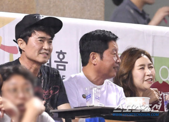 [포토] 홍서범-조갑경 부부 '즐거운 야구장 나들이'