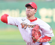 [포토] 김주한 입술 꽉 깨물고 힘찬 투구