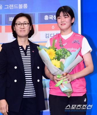 [포토] 흥국생명 유니폼입은 김다은