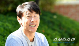 [인터뷰]신태용 감독, 첫 태극마크 달콤살벌 기억(U-17월드컵)
