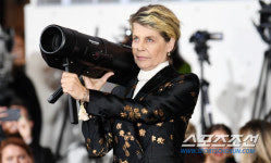 [포토] 린다 해밀턴, 바주카포 들고 한 컷!