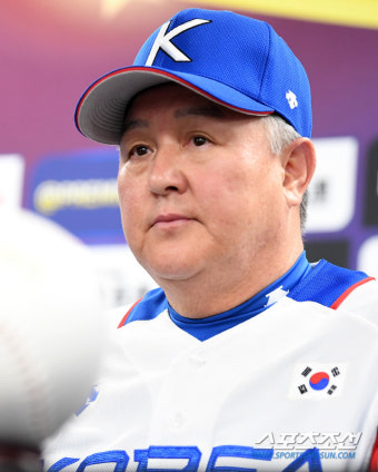 [포토] 김경문 감독, 잠시 생각에 잠기며