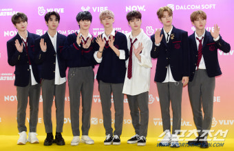 [포토] 스트레이키즈, '골드카펫에 교복 입고'