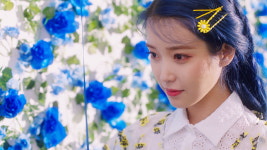 아이유, 타이틀곡 블루밍 티저 공개…백만송이 장미꽃