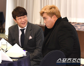 [포토] 류현진 '양현종과 반가운 인사'