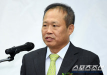 [포토] 박성종 이사장, 우리 아들보다 더 유명한 선수가 되길