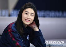 [포토] 김연경 밝은 표정으로 계양체육관 방문