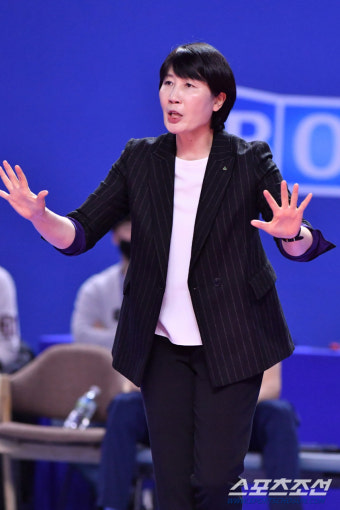 [SC현장코멘트]일격 맞은 현대건설 이도희 감독 
