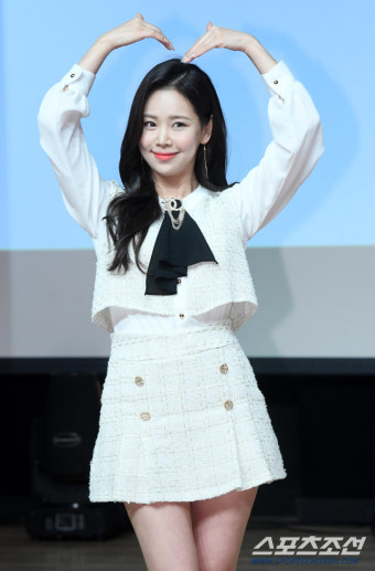 [포토] 강예슬, 머리 위로 하트!