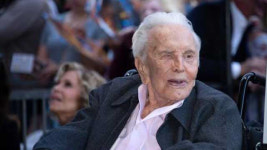 [종합]할리우드 명배우 커크 더글러스 별세…子 마이클 "영화 황금기 보낸 배우"