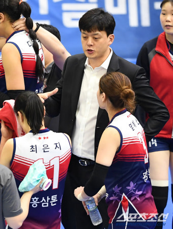 [포토] 이영택 감독대행, '이대로 승리까지'