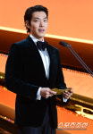[공식] 김우빈, 연인 신민아 이어 1억 기부 