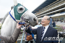 [경마]팬들에게 받은 사랑 돌려주는 기부천사 스타들, 경주마 스타들도 예외 없다