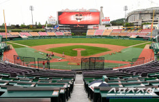 [포토] 방수포 걷은 SK행복드림구장, 오늘 경기는 오늘 한다!