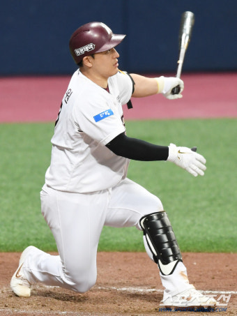 [포토] 박동원, 기술적인 타격으로 만든 3타점 2루타!