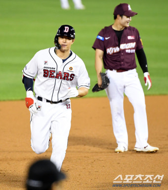 [포토] 김재환, 키움 요키시 상대 투런포 쾅!