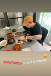 지코, 입소 앞두고 송민호 표 밥상 공개 훈훈 우정 맛있게 잘 먹었습니다
