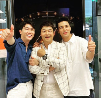 전현무X영탁X장민호, '환한 미소+엄지 척' 훈훈 인증샷