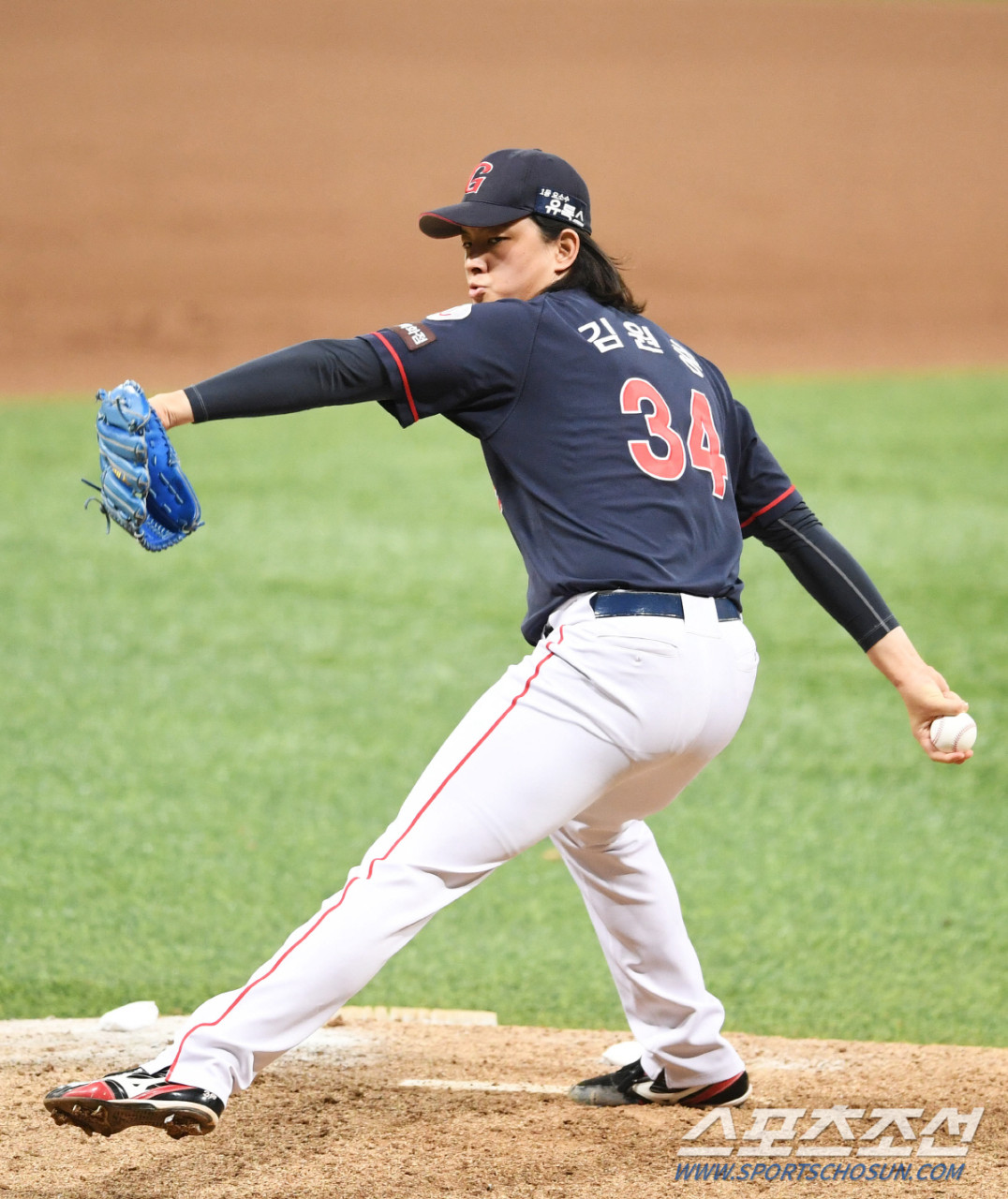류현진, 한화의 열풍 속 주목받는 성과 KBO 리그 10승 달성으로 팀의 5연패 막아