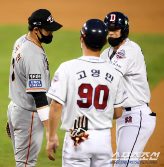 [SC스토리] 마스크 착용하고 경기 나선 한화-두산, 코로나 공포에 일깨워진 경각심