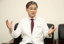 내고향 닥터 이수찬 힘찬병원 대표원장, 진통제로 버티는 고창 엄마 사연에 눈물