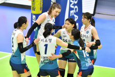 루소+양효진+정지윤 67점 합작, 현대건설 GS칼텍스 잡고 개막전 3대2 역전승