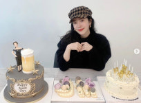 한지민, 행복한 39살 생일 파티...더 어려진 민낯 동안미모 감탄