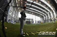 [포토] 따뜻한 실내에서 훈련