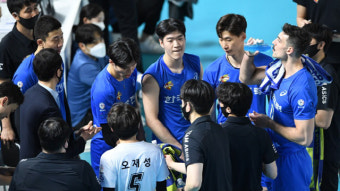 [대전 리뷰]꼴찌에 잡힌 한국전력, 4위 굳히기 무산…삼성화재 연패 끝