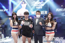 [ARC004]센트럴리그 출신 이민규 데뷔 첫 승 신고. 박진철 이사와 기념촬영