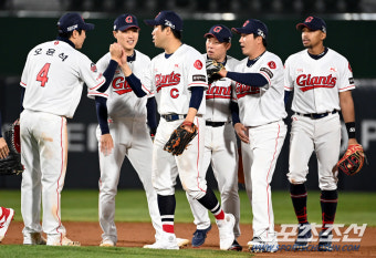 [포토] 10대9 승리 롯데, 두산에 2연승!