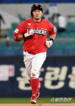 [포토] 추격의 스리런포 SSG 최주환