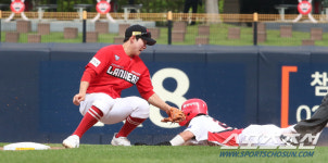 [포토] 박찬호-박성한 과연 진루 방해? 정상 태그?