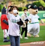 SSG 마스코트 ’랜디’도 질투한 ‘별다방 곰’들의 인기[SC스토리]