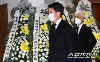 [포토] 빈소 찾은 정몽규회장과 박경훈 전무