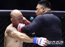 [창원리뷰]전패 야쿠자 파이터 눈물의 첫 승. 액션배우 금광산 2분만에 TKO