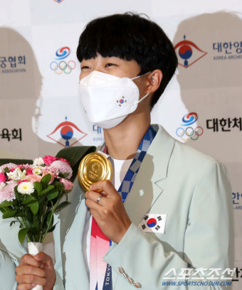 [포토] 안산, 3관왕의 미소!